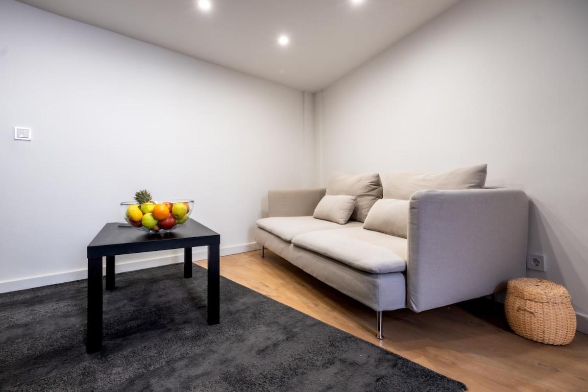 Black And White - Dob Utca Appartement *
